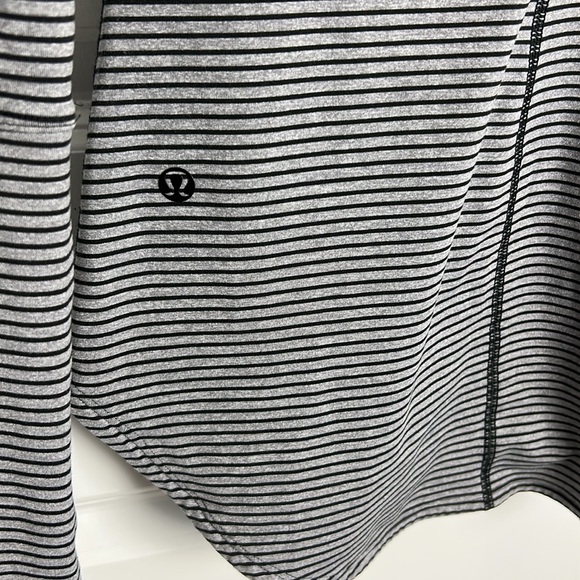 Lululemon V neck long sleeve slim fit shirt sz 6 - Picture 3 of 4